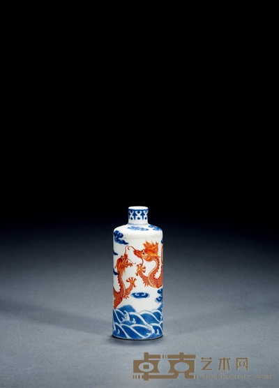 清中期·青花矾红龙纹鼻烟壶 高：11.4cm 直径：4.5cm