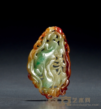 清·翡翠镂雕螭龙纹佩 长:8cm 宽:4.9cm