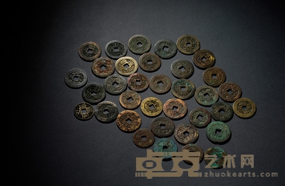 清•柴国治先生藏雍正通宝三十五枚 直径:25.2-28.6mm
数量:35