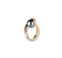 Gilberto Preda设计“Nastri 舞动”金镶黑珍珠钻石戒指