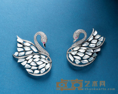 金镶玻璃种翡翠天鹅胸针一对 