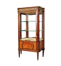 十九世纪制 铜鎏金细木镶嵌扇面饰展示柜