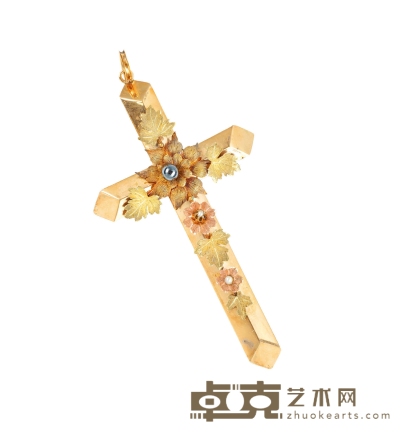 十九世纪制 18K金雕刻花叶饰十字架吊坠 尺寸：8.7×4.9cm
重量：约9.4g