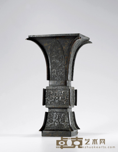 明•铜饕餮蕉叶纹出戟花觚 高:36.5cm