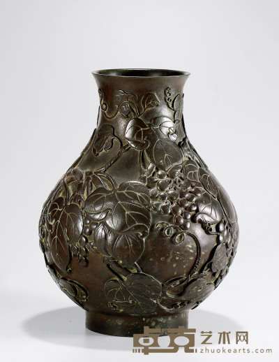 19世纪•铜葡萄纹瓶 高：33cm