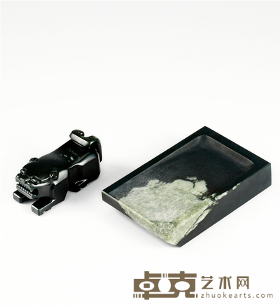 李一涛 青玉抄手砚、瑞兽笔架一组 124×81×24mm 82×37×35mm
重量：496.3g 209.8g