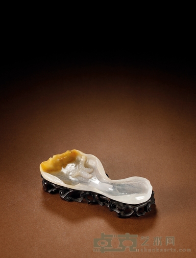 清·痕都斯坦风格翡翠雕白菜笔舔 带座高:2.2cm高:1.4cm长:10cm