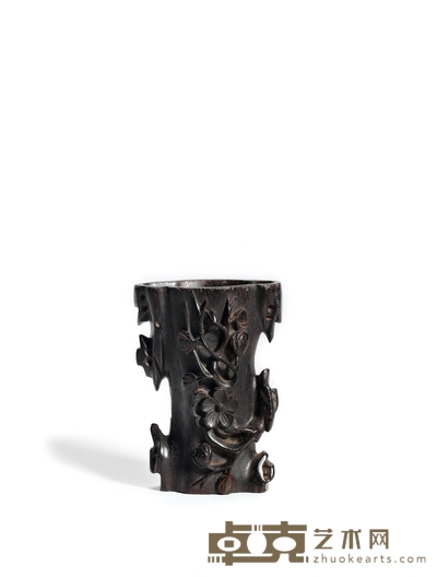 清·紫檀浮雕梅花纹小笔筒 高:10.4cm通径:7.4cm