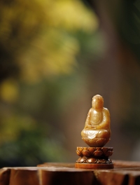 明·白玉红沁释伽牟尼佛坐像