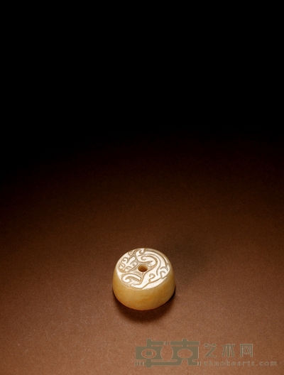 明·黄玉龙纹勒 高:1.2cm上直径:2.7cm下直径:3cm