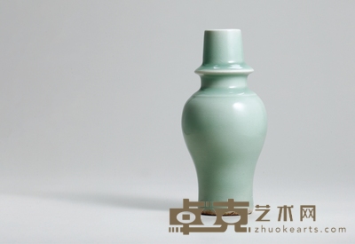 龙泉窑青釉大吉瓶 高：17.2cm直径：8.5cm