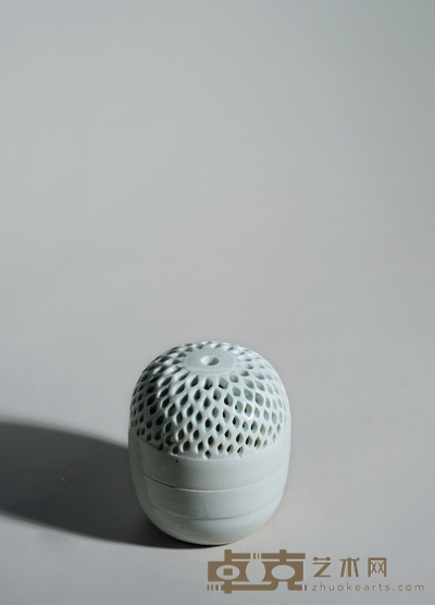 湖田窑青白釉镂空香薰 高:11.2cm直径:9.7cm