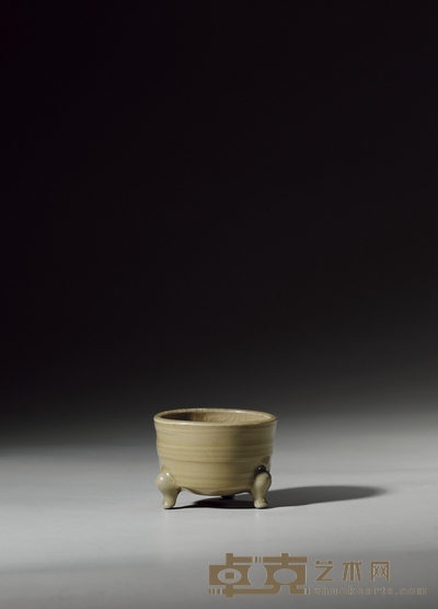 龙泉窑米黄釉弦纹炉 高:5.8cm口径:8cm