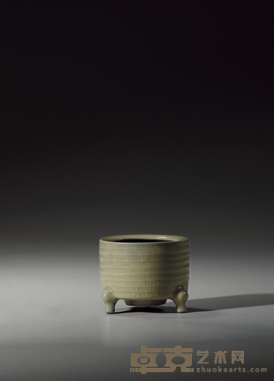 龙泉窑米黄釉弦纹炉 高:7.5cm口径:9cm