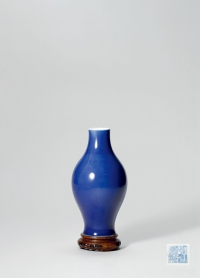 清乾隆·霁蓝釉橄榄瓶