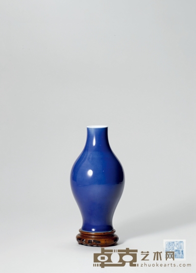 清乾隆·霁蓝釉橄榄瓶 带座高：20cm高：18cm直径：9.5cm