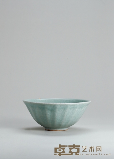 龙泉窑莲瓣碗 高:6.2cm直径:14.8cm