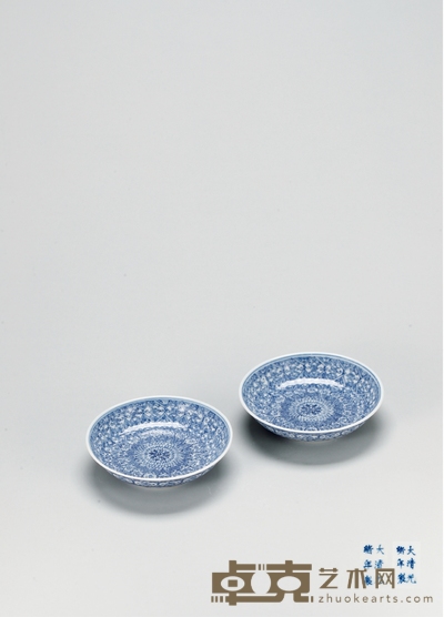清光绪·青花锦地纹碟(一对) 高:2.6cm直径:10cm数量:2