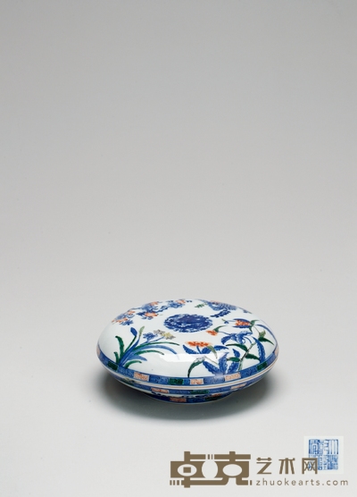 清·青花五彩四季花卉纹盖盒 高:7cm直径:17.8cm