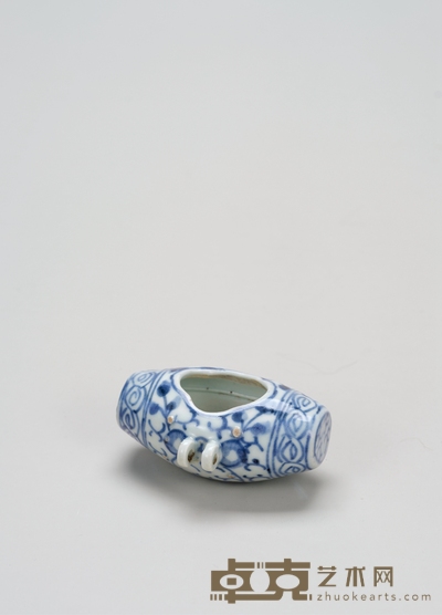 清中期·青花缠枝花卉纹鸟食罐 高:4.2cm长:8.7cm