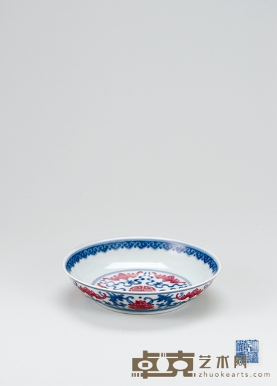 清·青花胭脂红五蝠捧寿纹盘 高:3.8cm直径:16.5cm