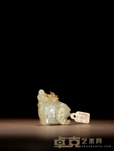 清·白玉红沁胡人献宝吉象把件 高:4.9cm长:4.5cm