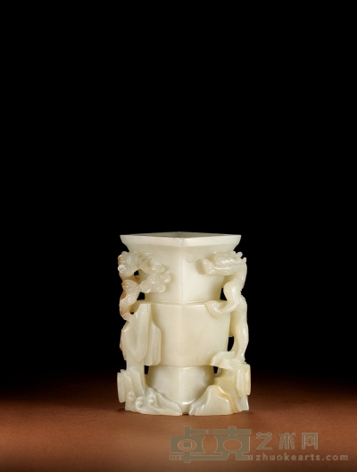 清·白玉高浮雕龙纹菱形赏瓶 高：11.5cm