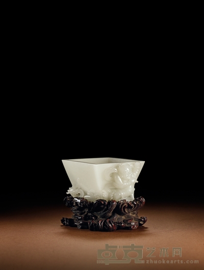 清·白玉高浮雕魁星点斗四方水盂 带座高:6.2cm高:4.1cm通径:7.3cm