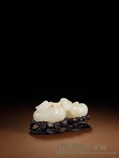 清·白玉鸳鸯衔荷摆件 带座高:4.3cm高:3cm长:8.2cm