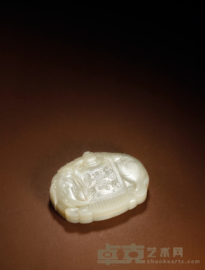 清·白玉吉象纹福寿盖盒 高:2.2cm长:11.2cm宽:8.5cm