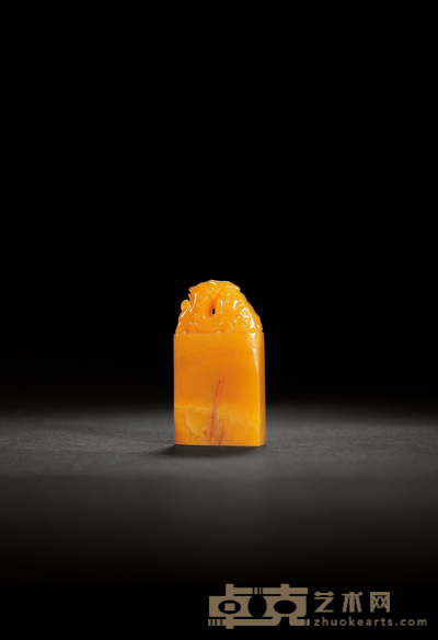 田黄石瑞兽钮扁方章 3.1×1.2×5.6cm 46.4g