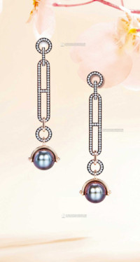 爱马仕  高级珠宝CHANDRA系列 18K黄金及极品大溪地珍珠镶嵌210颗钻石耳饰