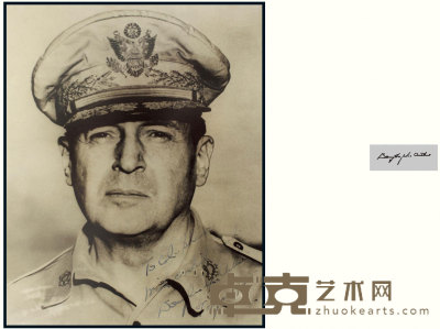 “二战美国五星上将”道格拉斯·麦克阿瑟（Douglas MacArthur）亲笔签名照 --