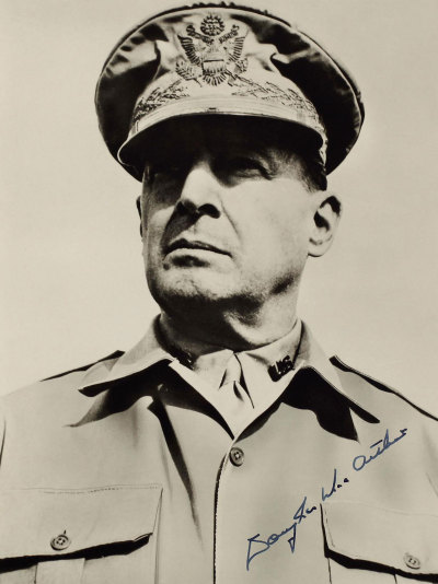 “二战美国五星上将”道格拉斯·麦克阿瑟（Douglas MacArthur）亲笔签名照
