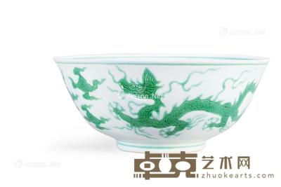 绿彩暗刻云龙纹宫碗