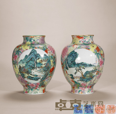 粉彩锦地三开光山水尊