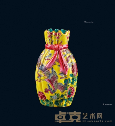 黄釉底珐琅彩凤穿牡丹纹包袱瓶 