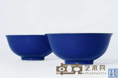 清乾隆 霁蓝釉碗 (一对) 直径17.1cm