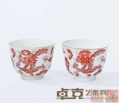 清嘉庆 白釉暗刻海水矾红龙纹杯 （一对） 直径8.4cm