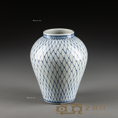 清 青花网格纹花瓶 H:18cm W:14cm