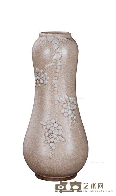 清代 漳州窑米黄釉塑贴梅花瓶 高19cm