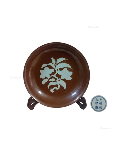 紫金釉留白折枝花卉纹大盘 （一件）