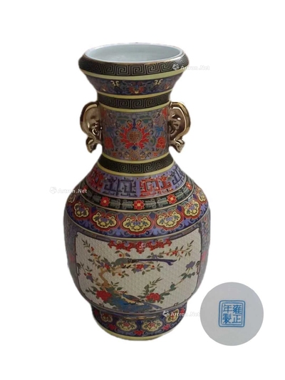 珐琅彩开光花鸟纹双耳瓶 （一件）