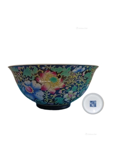 粉彩花卉纹碗 （一件）