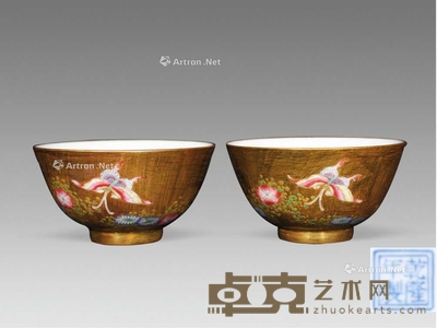 金地粉彩花蝶纹杯一对 直径8.2cm;高4.5cm