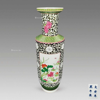 粉彩开光花鸟棒槌瓶