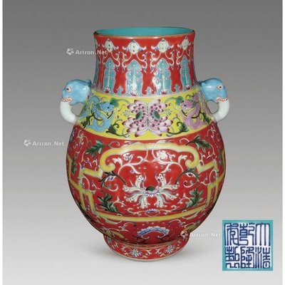 红地粉彩牛头尊