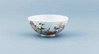 清雍正 粉彩蝶恋花纹茶圆